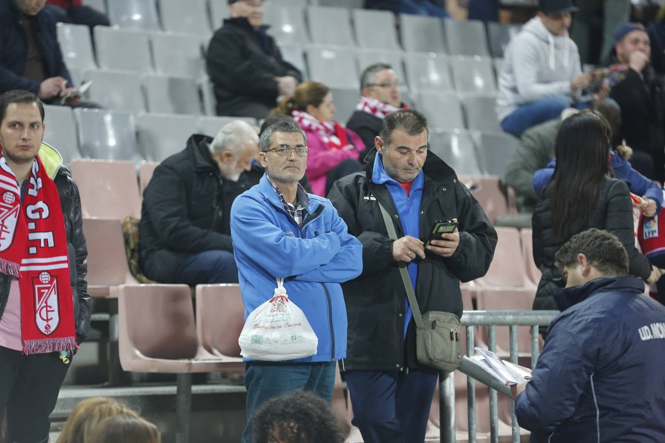 El ambiente en Los Cármenes durante el Granada-Espanyol