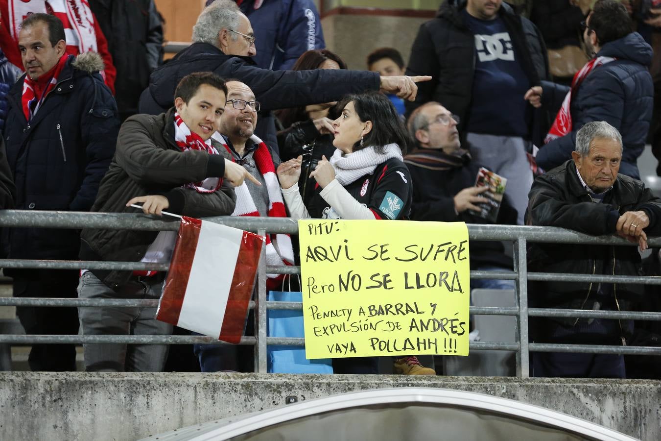 El ambiente en Los Cármenes durante el Granada-Espanyol
