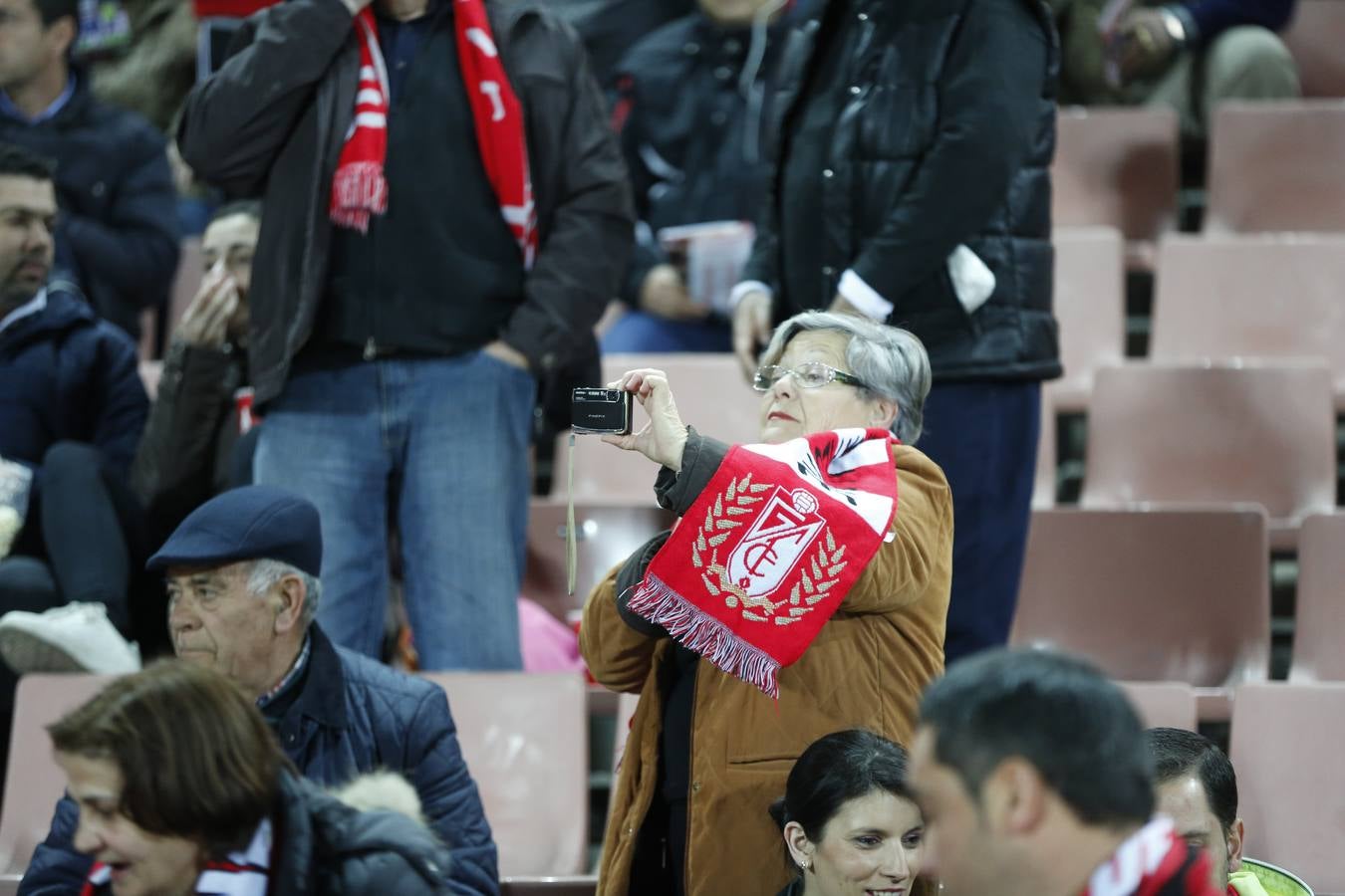 El ambiente en Los Cármenes durante el Granada-Espanyol