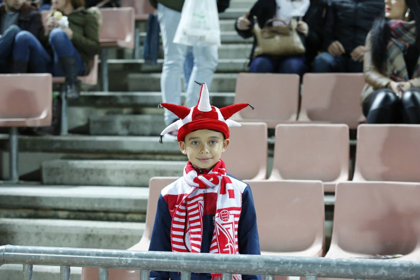 El ambiente en Los Cármenes durante el Granada-Espanyol