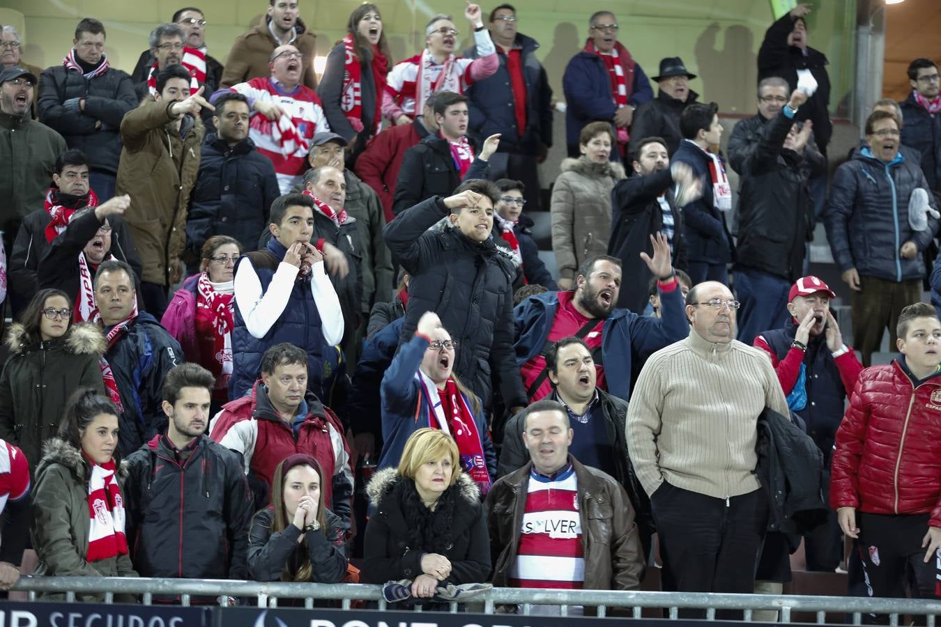 El ambiente en Los Cármenes durante el Granada CF-Rayo