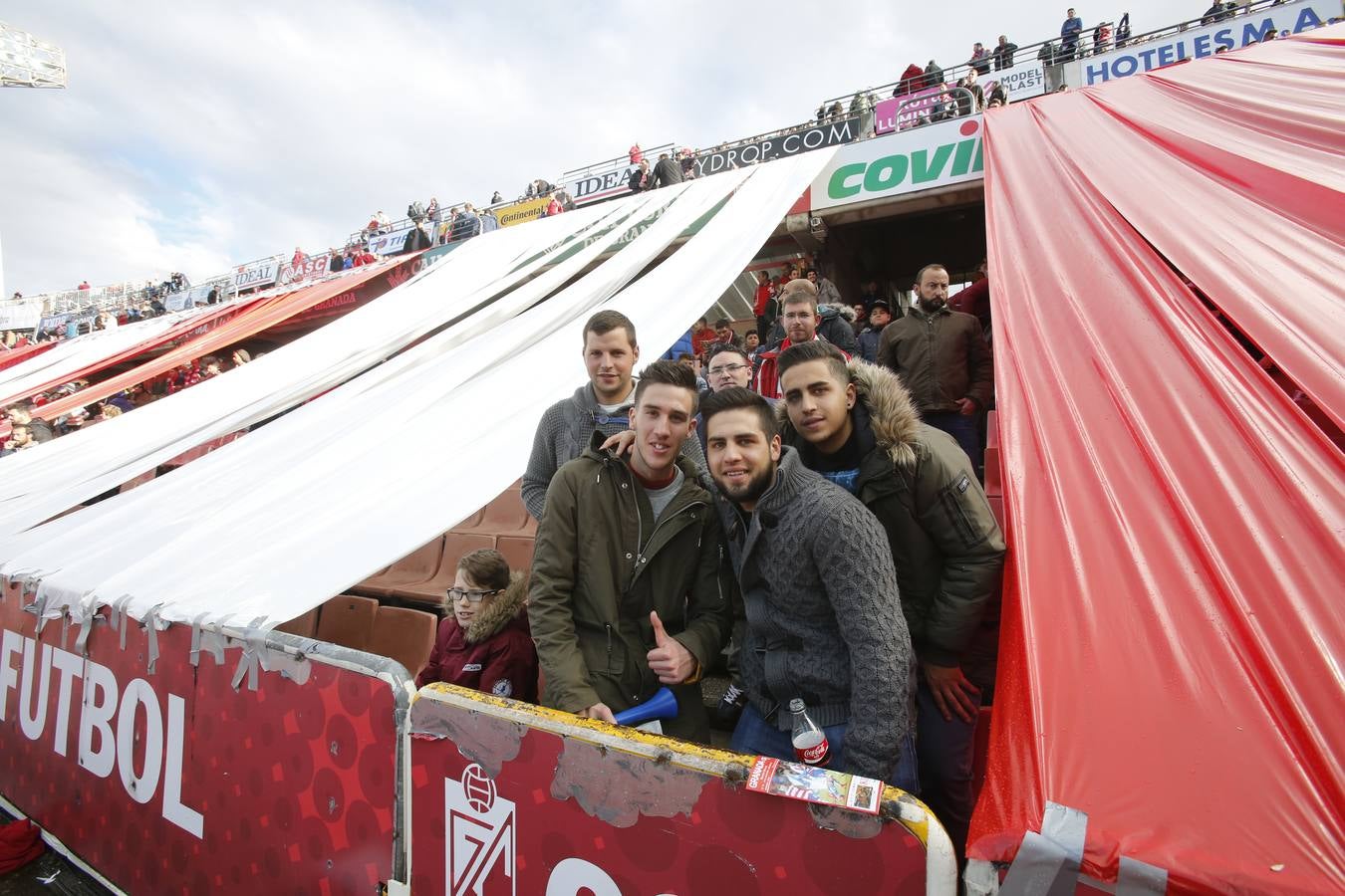 El ambiente en Los Cármenes durante el Granada CF-Rayo