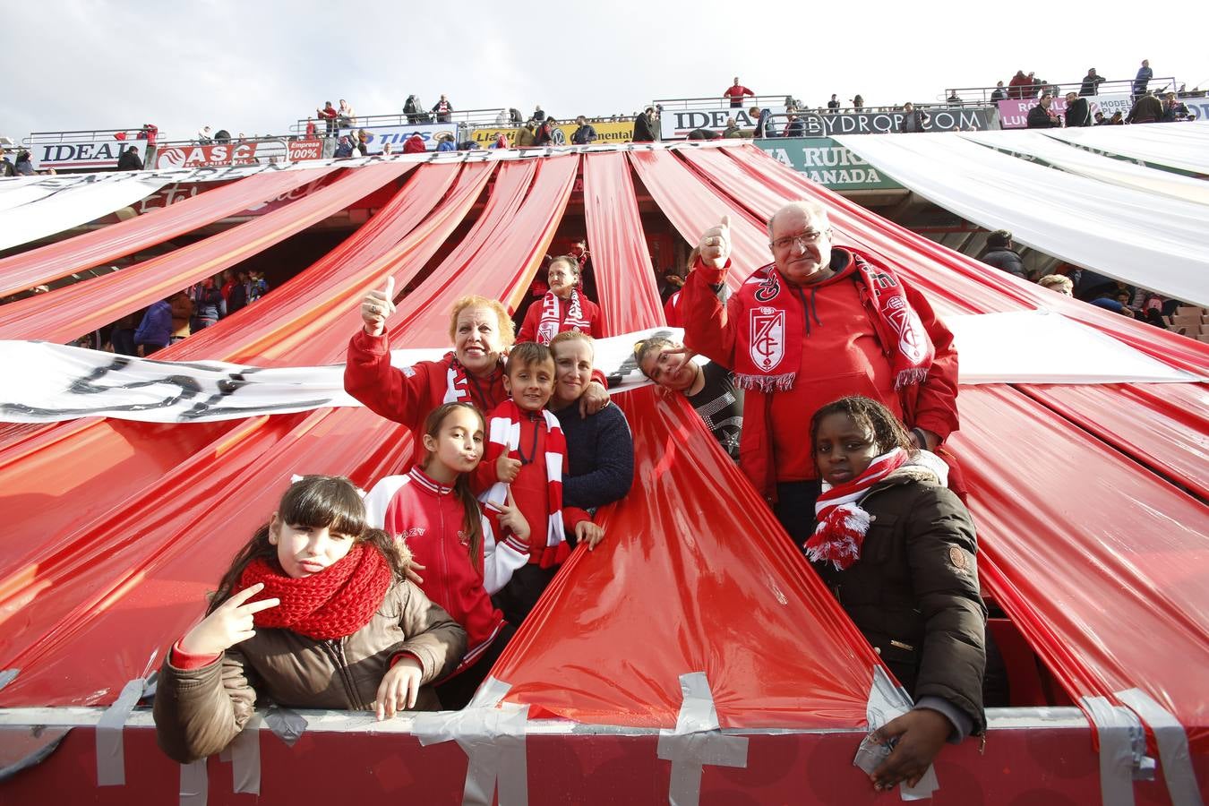 El ambiente en Los Cármenes durante el Granada CF-Rayo