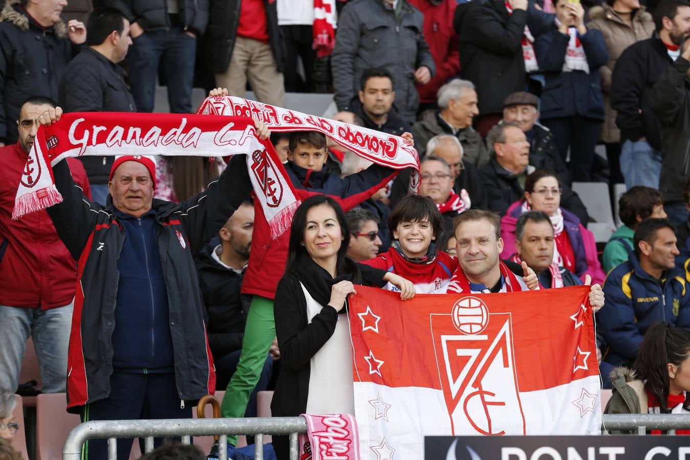 El ambiente en Los Cármenes durante el Granada CF-Rayo