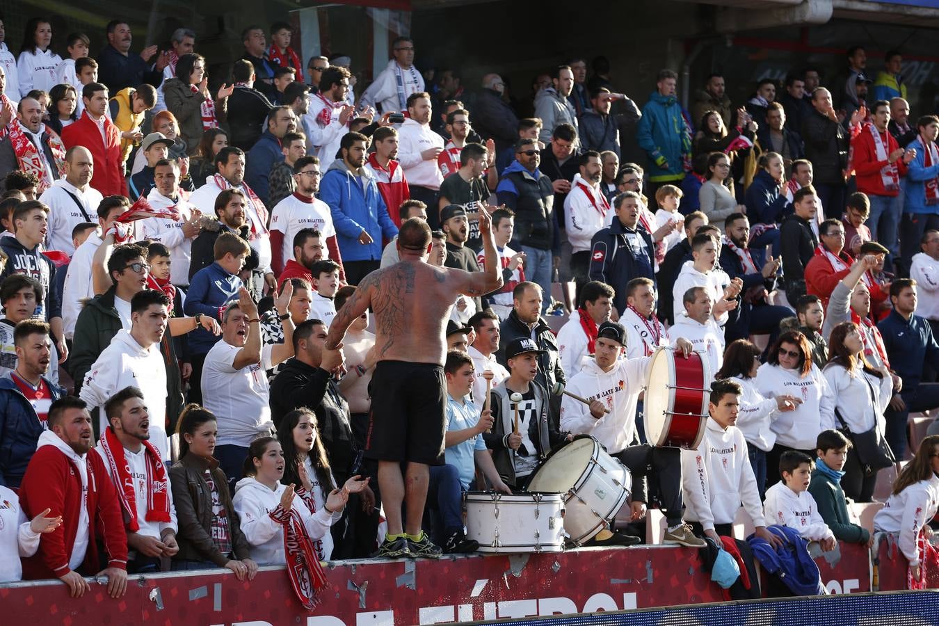 El ambiente en Los Cármenes durante el Granada CF-Rayo