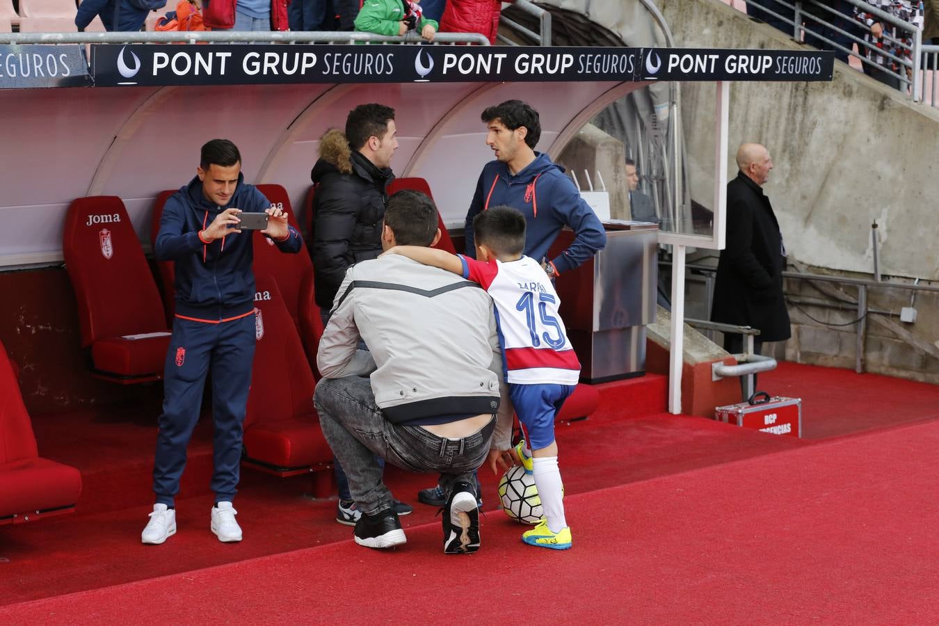 El ambiente en Los Cármenes durante el Granada CF-Rayo