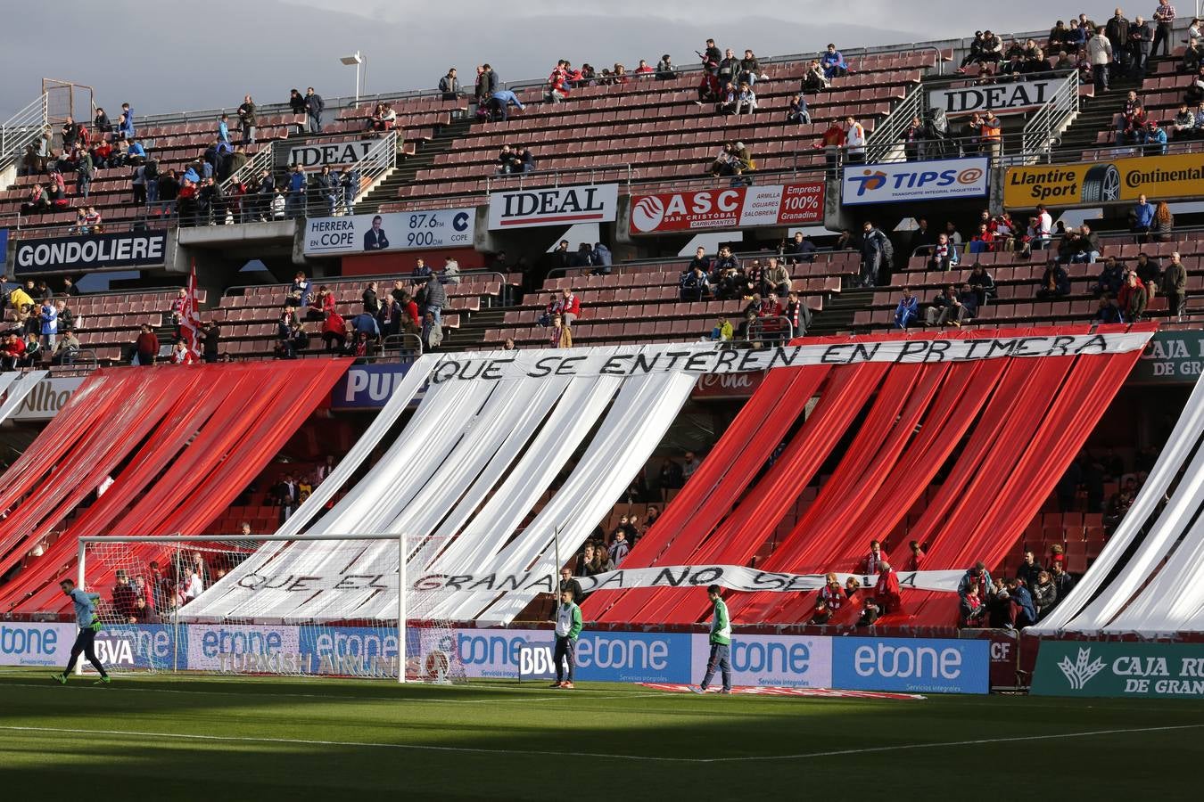 El ambiente en Los Cármenes durante el Granada CF-Rayo