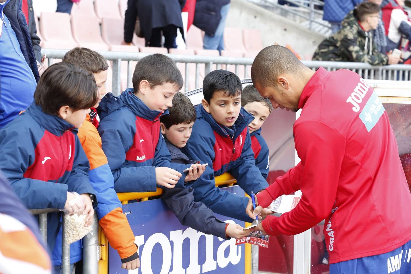 El ambiente en Los Cármenes durante el Granada CF-Rayo