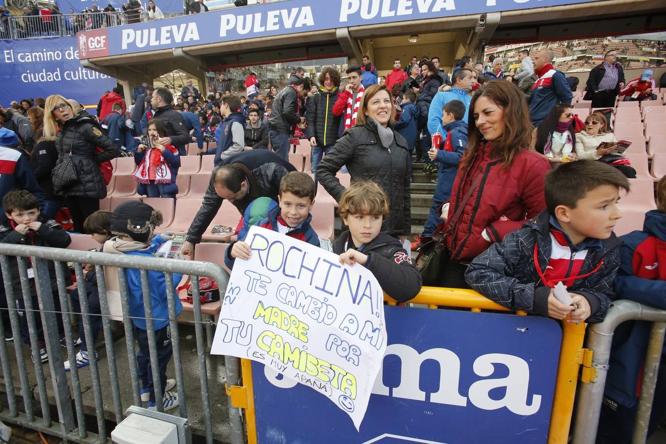 El ambiente en Los Cármenes durante el Granada CF-Rayo