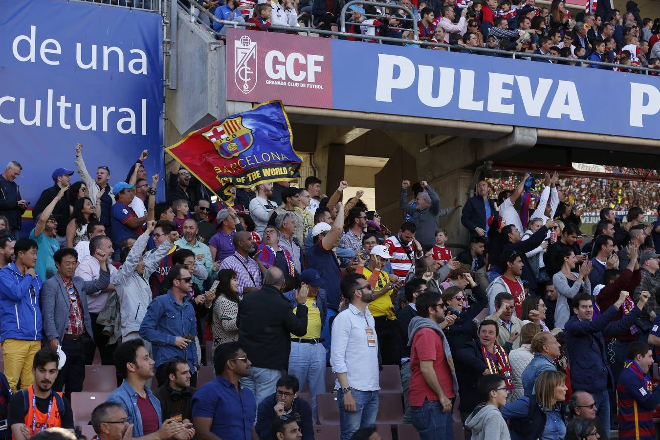 El ambiente en Los Cármenes en el Granada-Barça