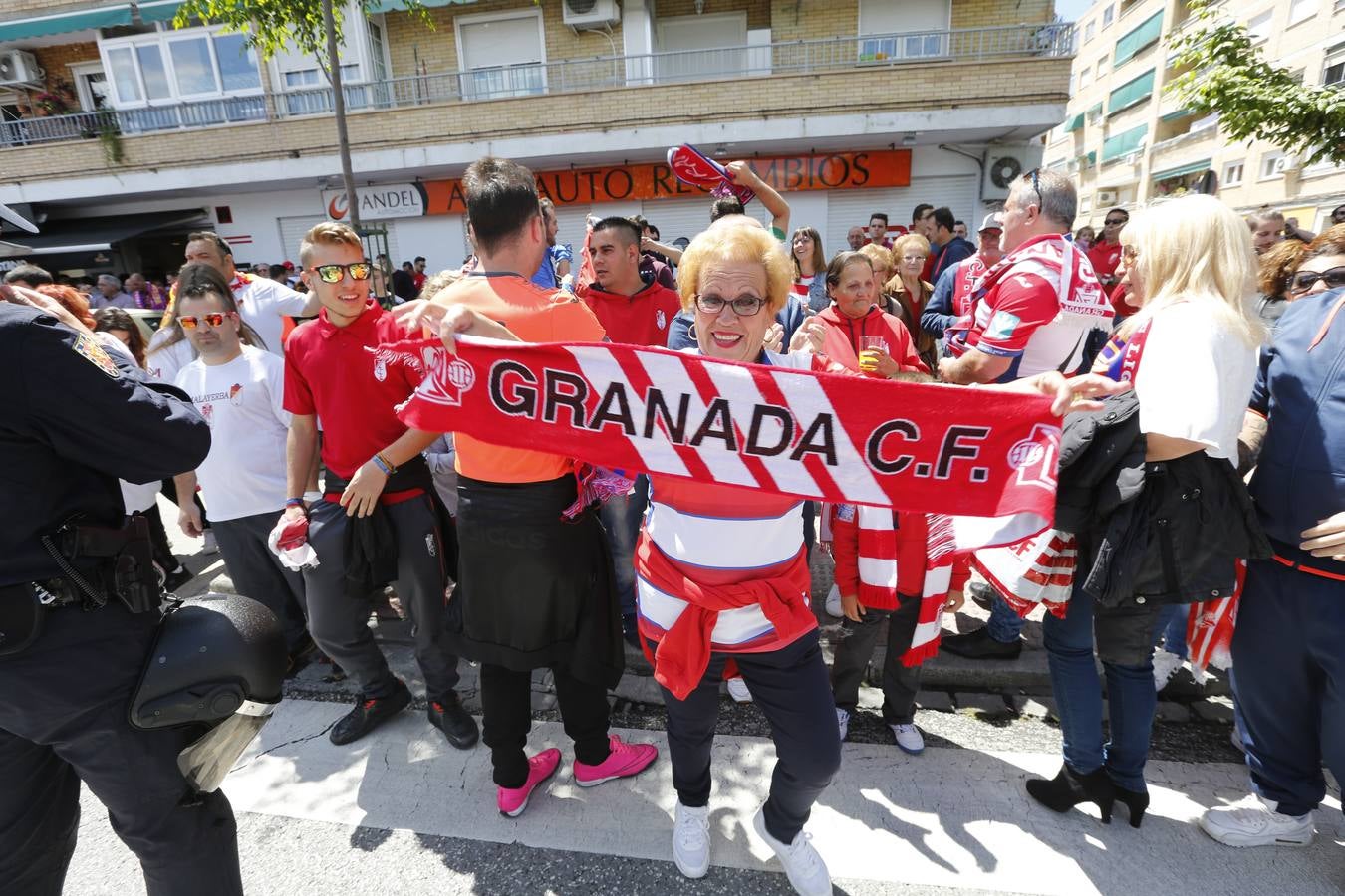 El ambiente en Los Cármenes en el Granada-Barça