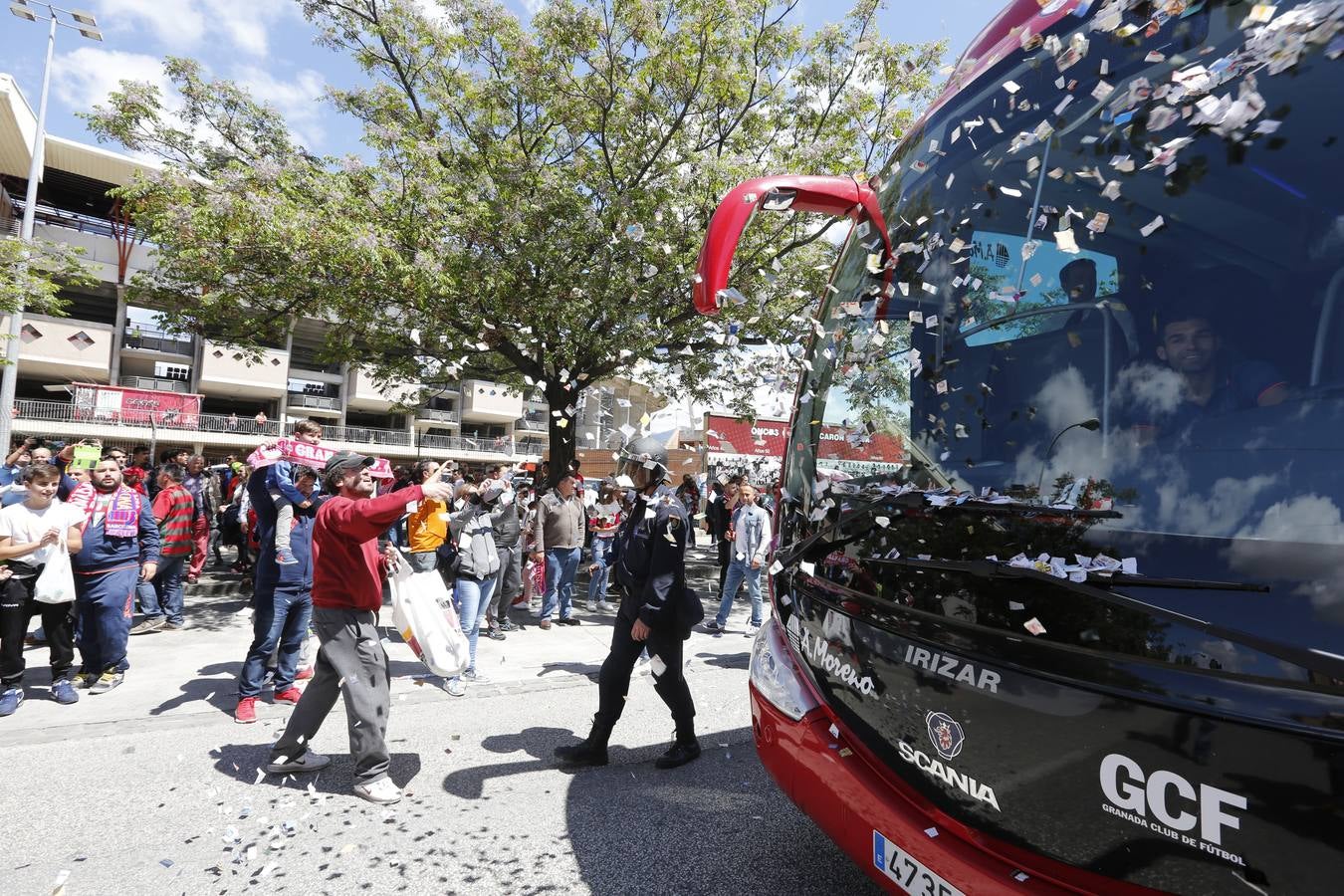 El ambiente en Los Cármenes en el Granada-Barça