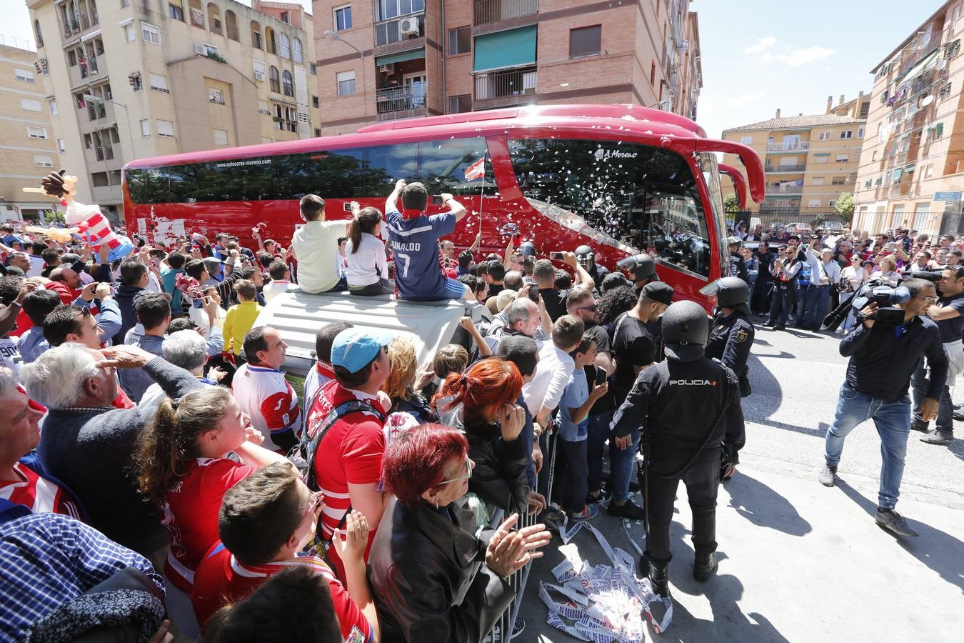 El ambiente en Los Cármenes en el Granada-Barça