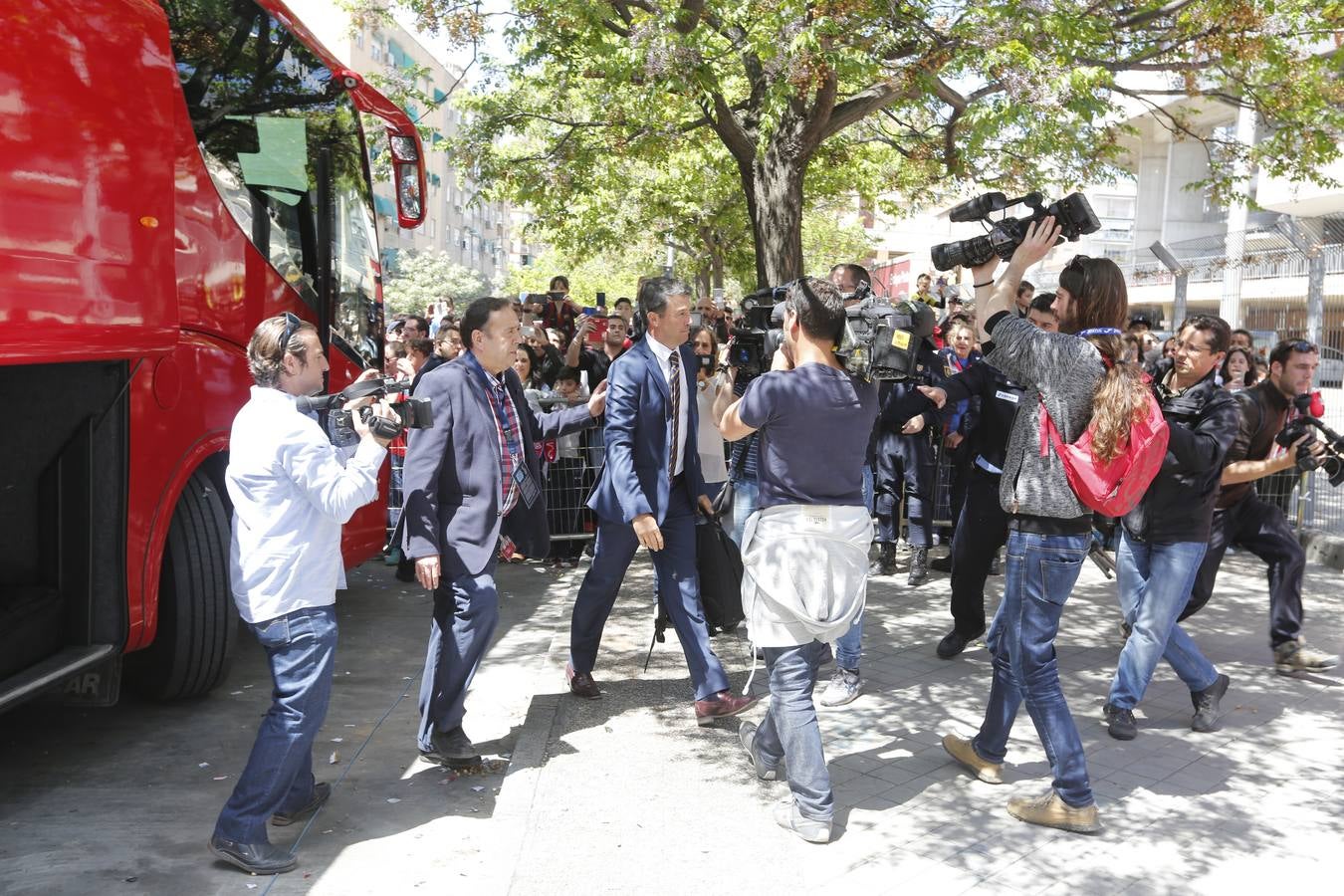 El ambiente en Los Cármenes en el Granada-Barça