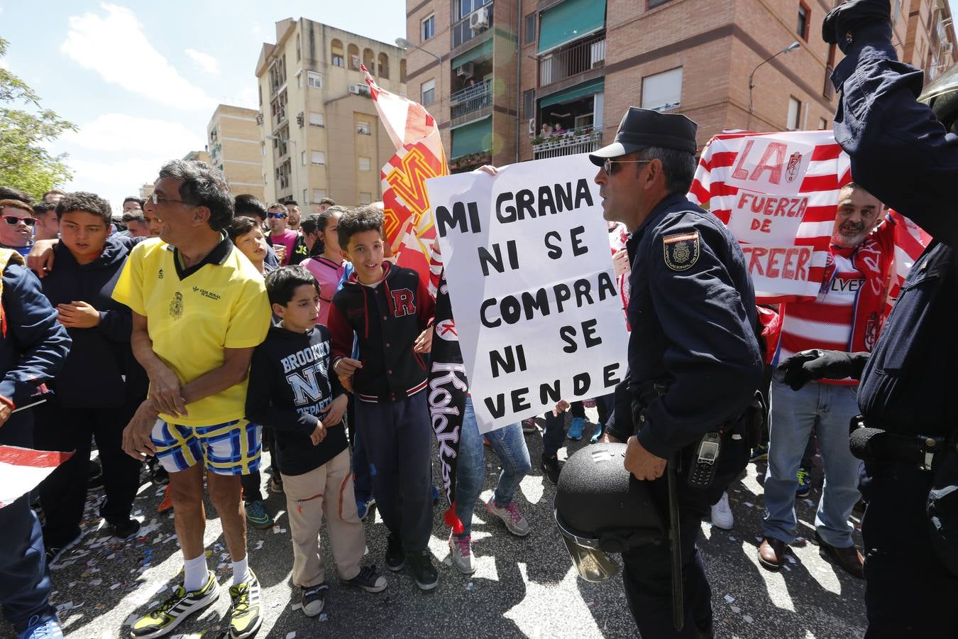 El ambiente en Los Cármenes en el Granada-Barça