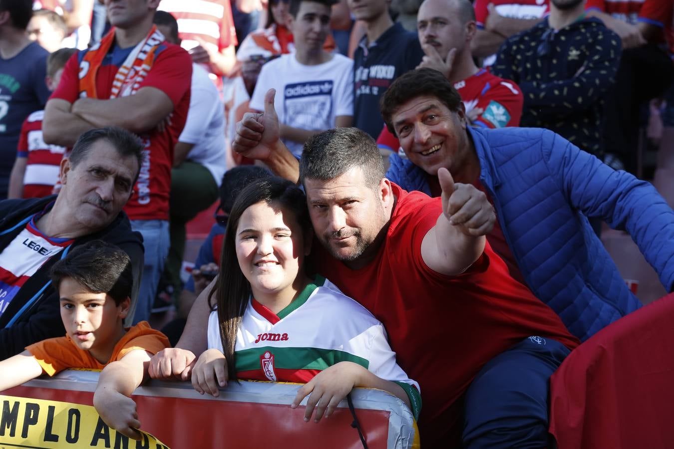 El ambiente en Los Cármenes en el Granada-Barça