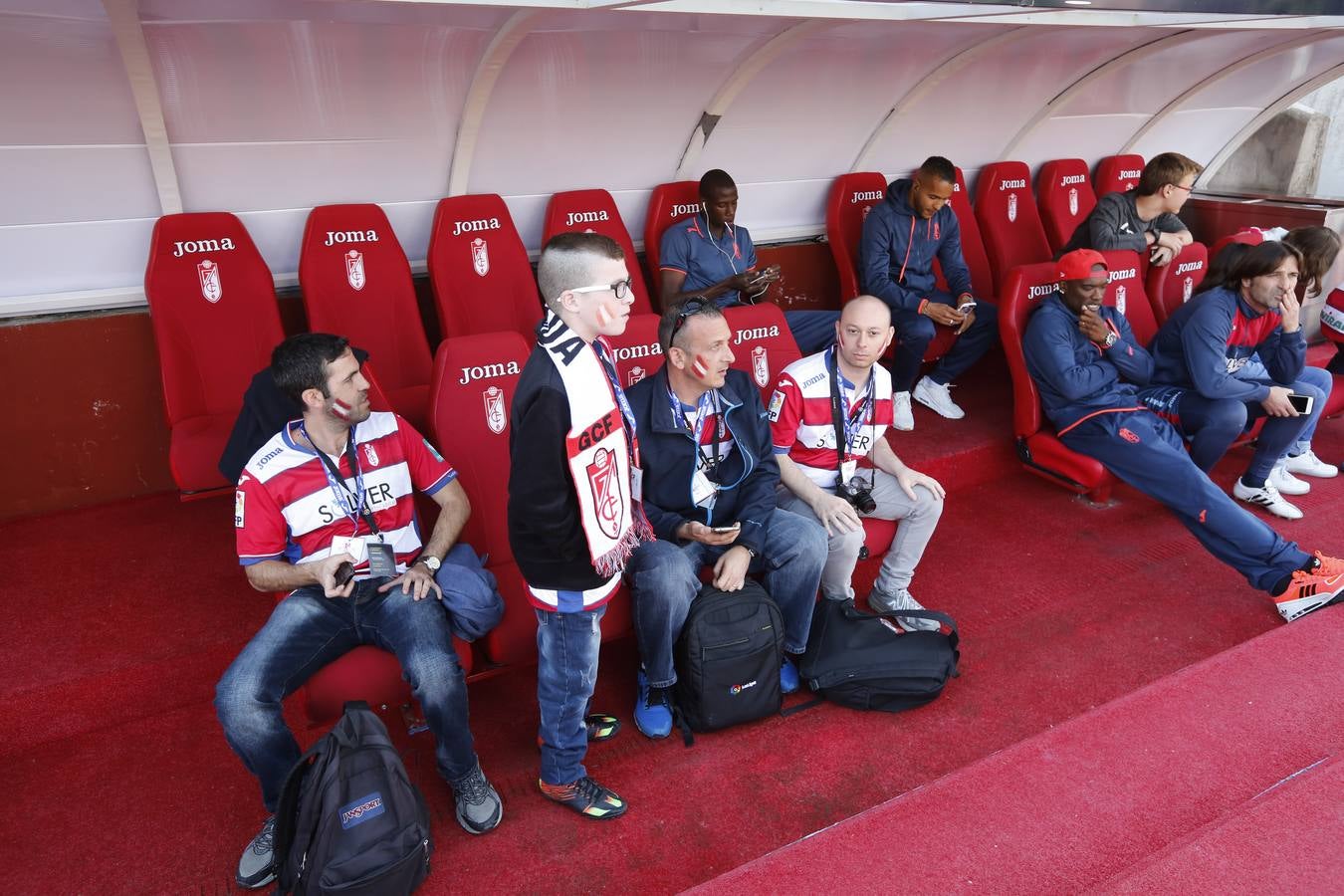 El ambiente en Los Cármenes en el Granada-Barça