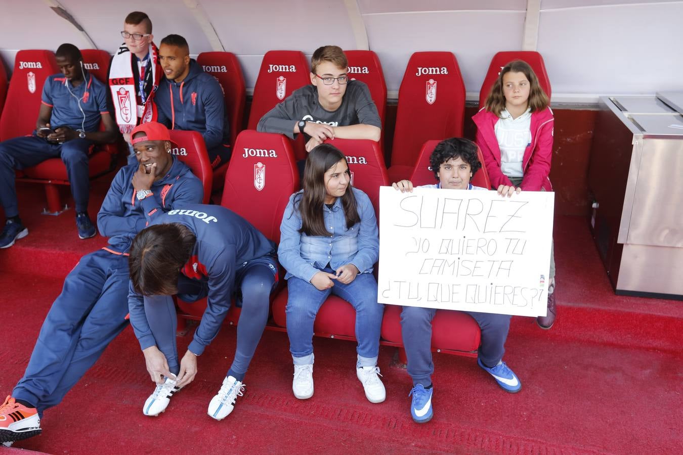 El ambiente en Los Cármenes en el Granada-Barça