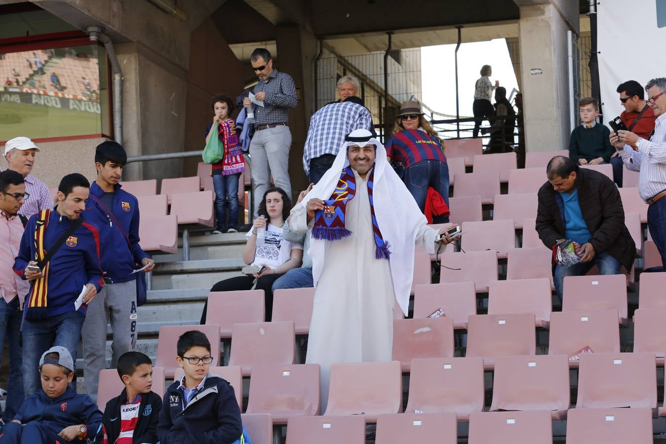 El ambiente en Los Cármenes en el Granada-Barça