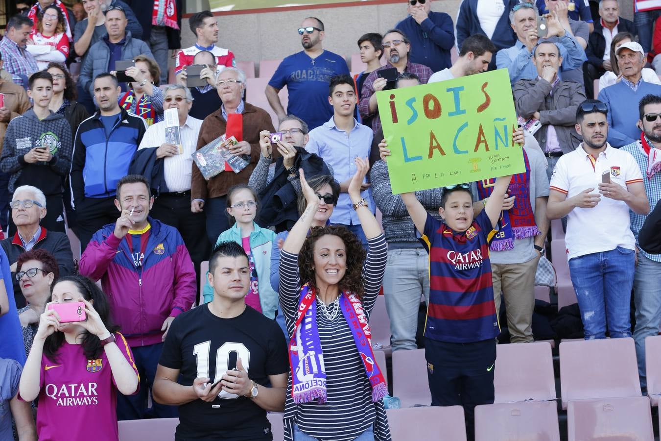El ambiente en Los Cármenes en el Granada-Barça