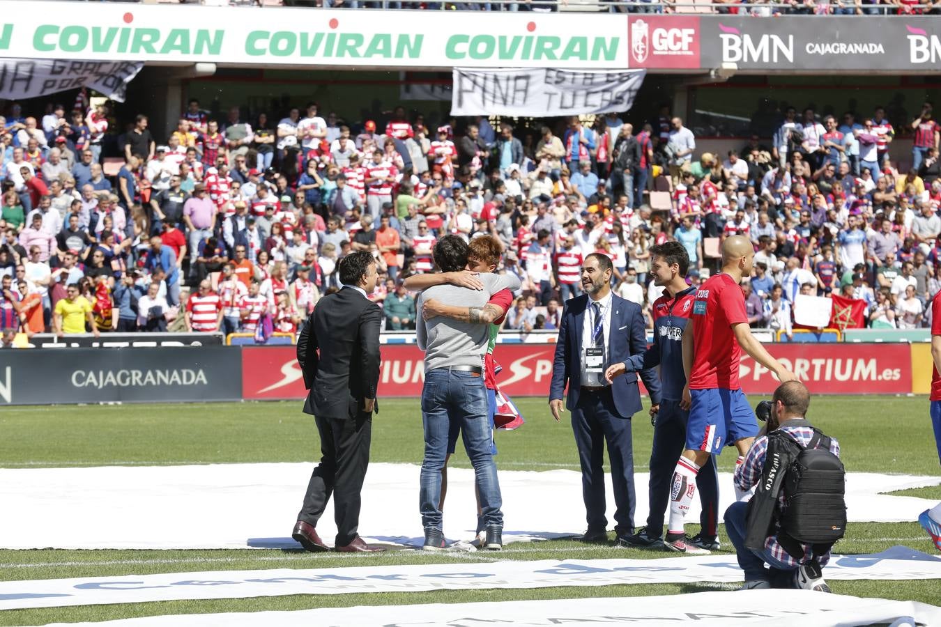 El ambiente en Los Cármenes en el Granada-Barça