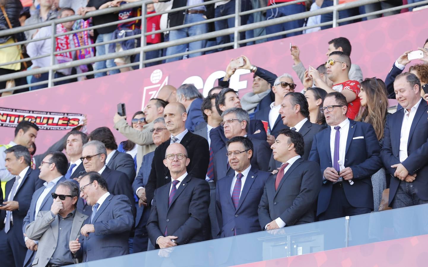El ambiente en Los Cármenes en el Granada-Barça