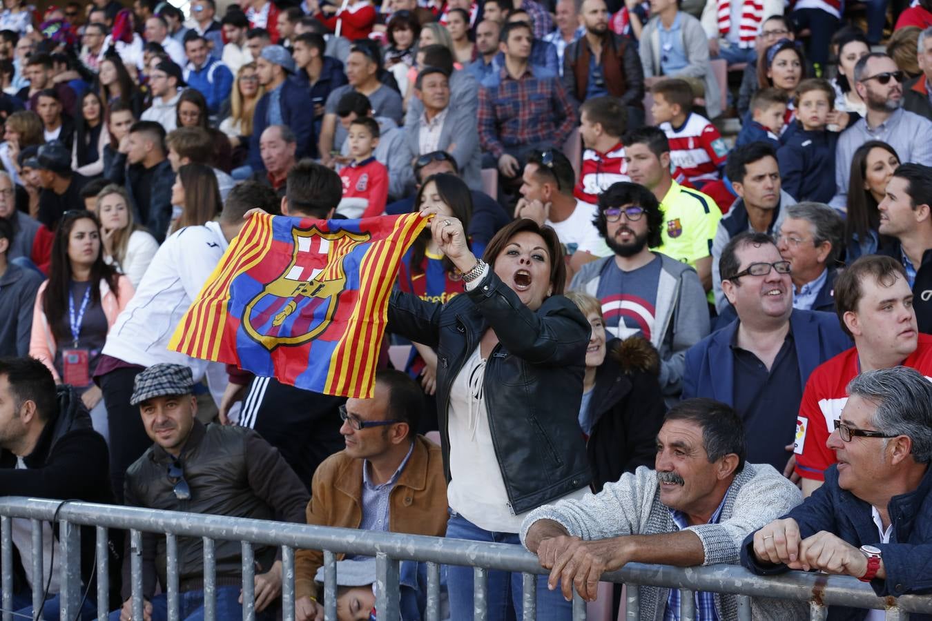 El ambiente en Los Cármenes en el Granada-Barça