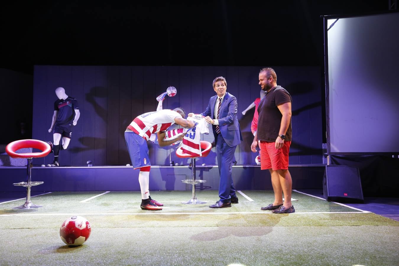 Angulo: &quot;Quiero marcar al menos diez goles&quot;