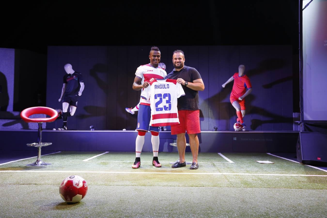 Angulo: &quot;Quiero marcar al menos diez goles&quot;