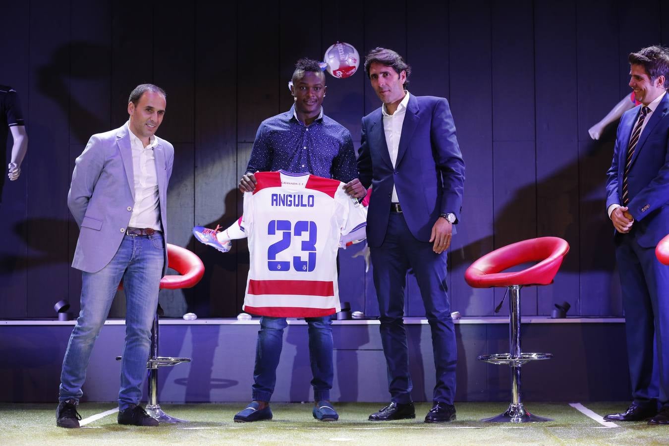 Angulo: &quot;Quiero marcar al menos diez goles&quot;