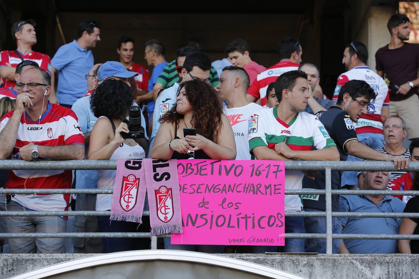 El ambiente en Los Cármenes en el primer partido de Liga