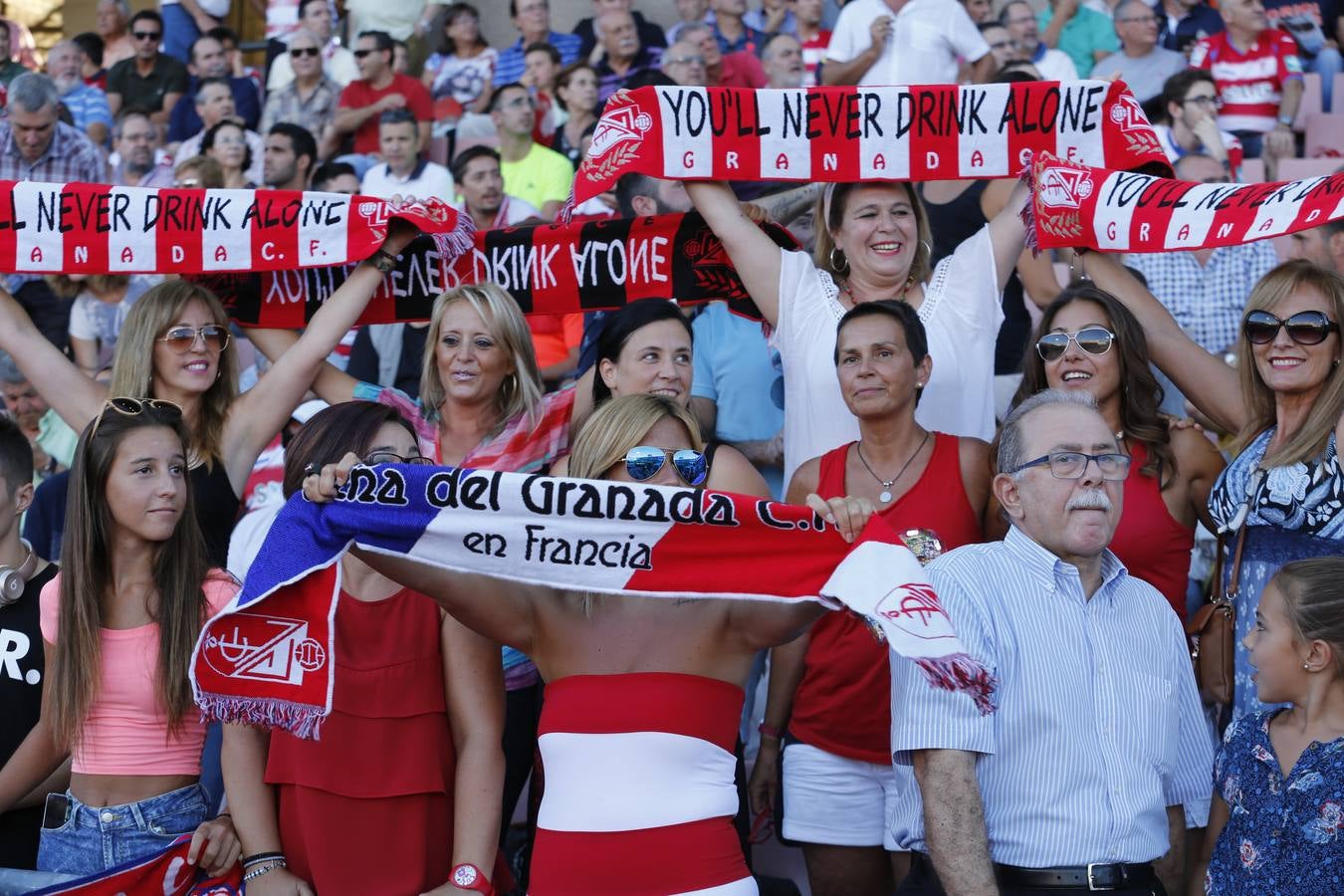 El ambiente en Los Cármenes en el primer partido de Liga