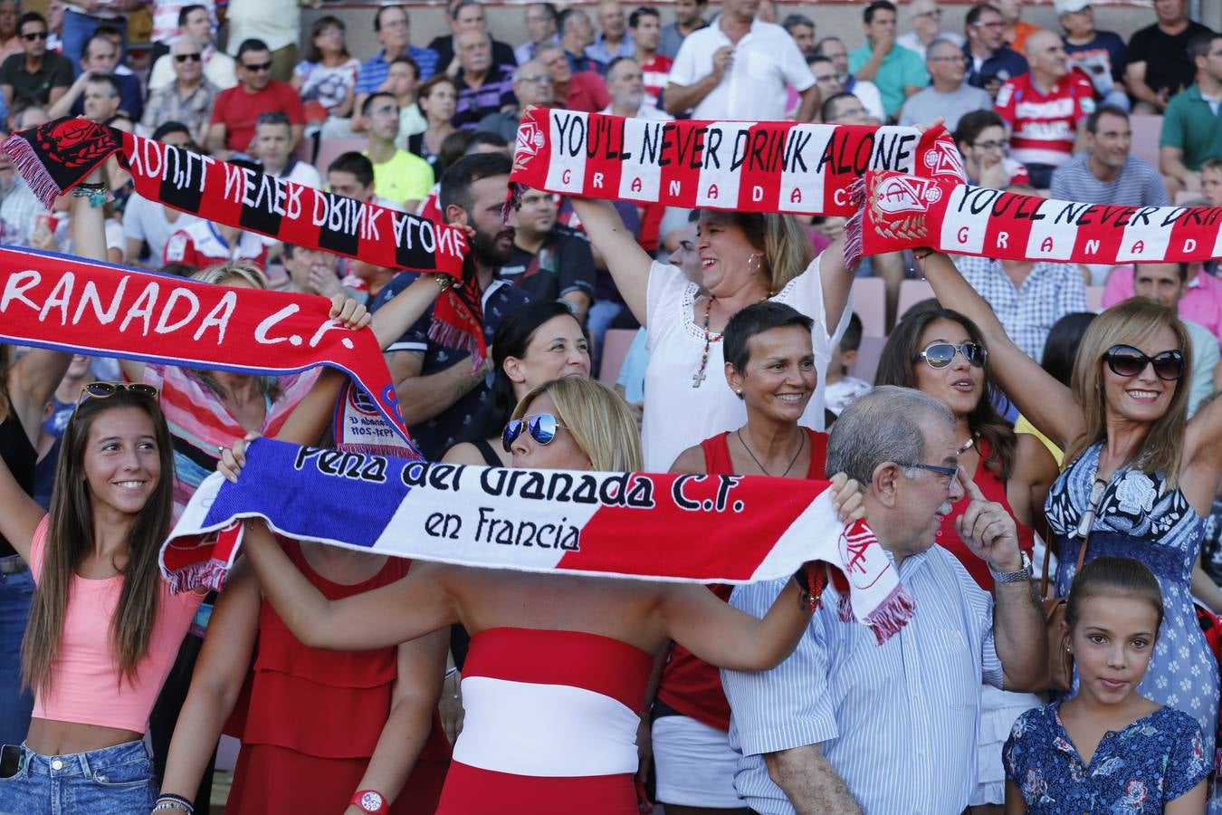 El ambiente en Los Cármenes en el primer partido de Liga