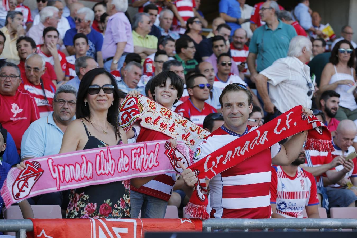 El ambiente en Los Cármenes en el primer partido de Liga