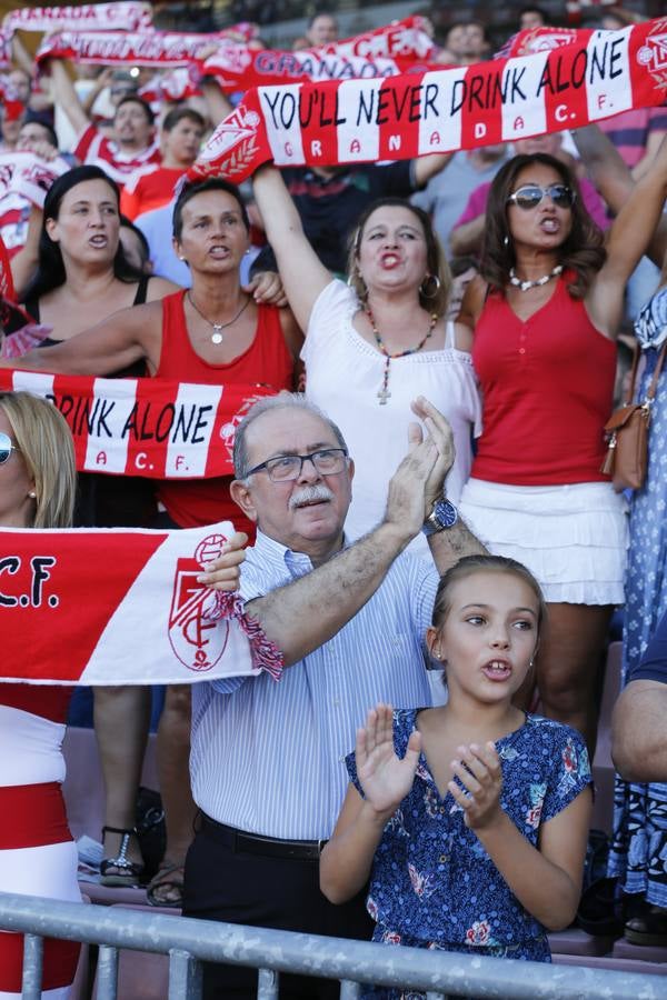 El ambiente en Los Cármenes en el primer partido de Liga