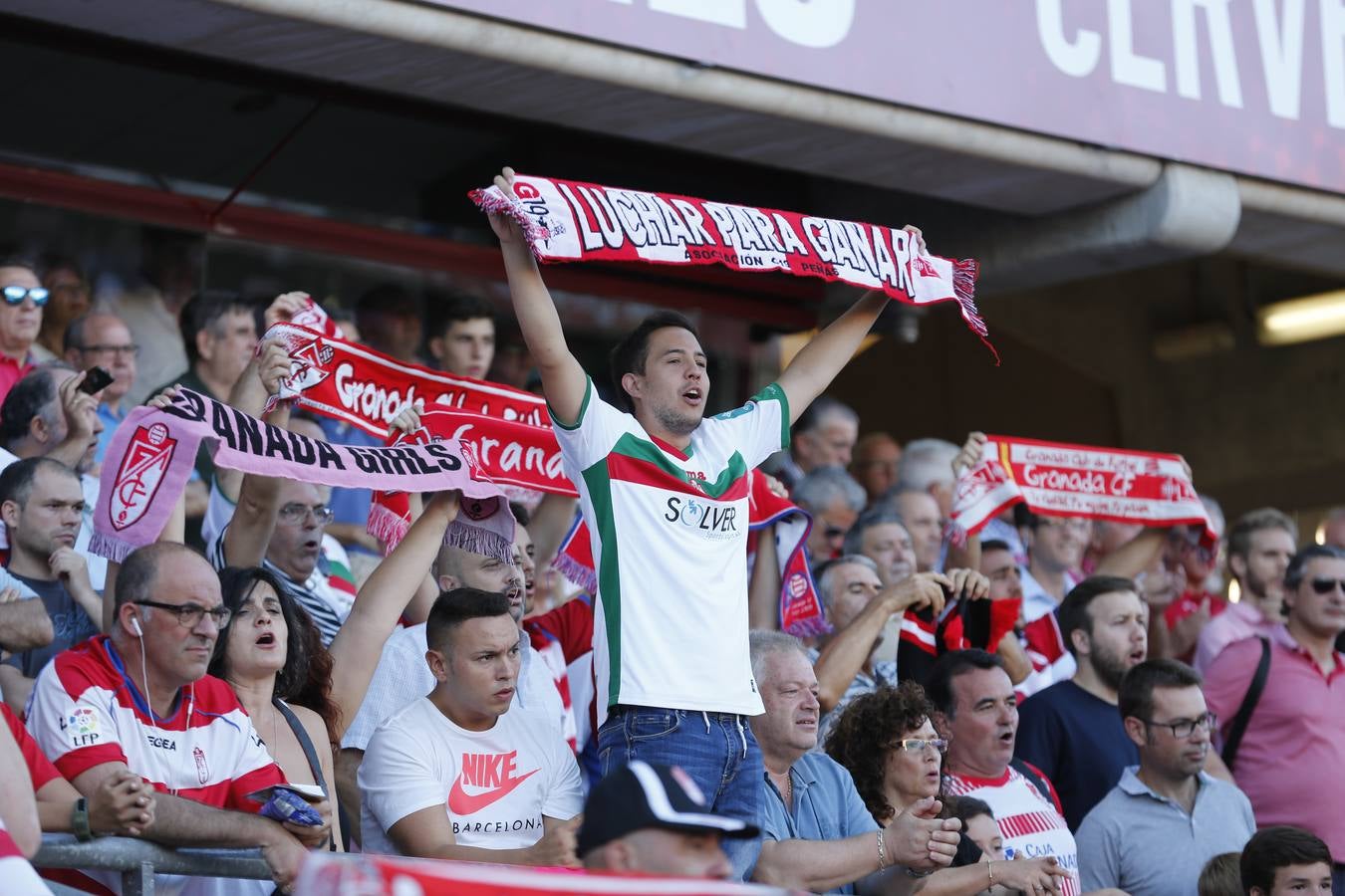 El ambiente en Los Cármenes en el primer partido de Liga