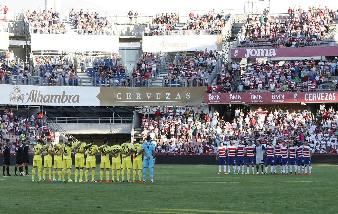 El ambiente en Los Cármenes en el primer partido de Liga