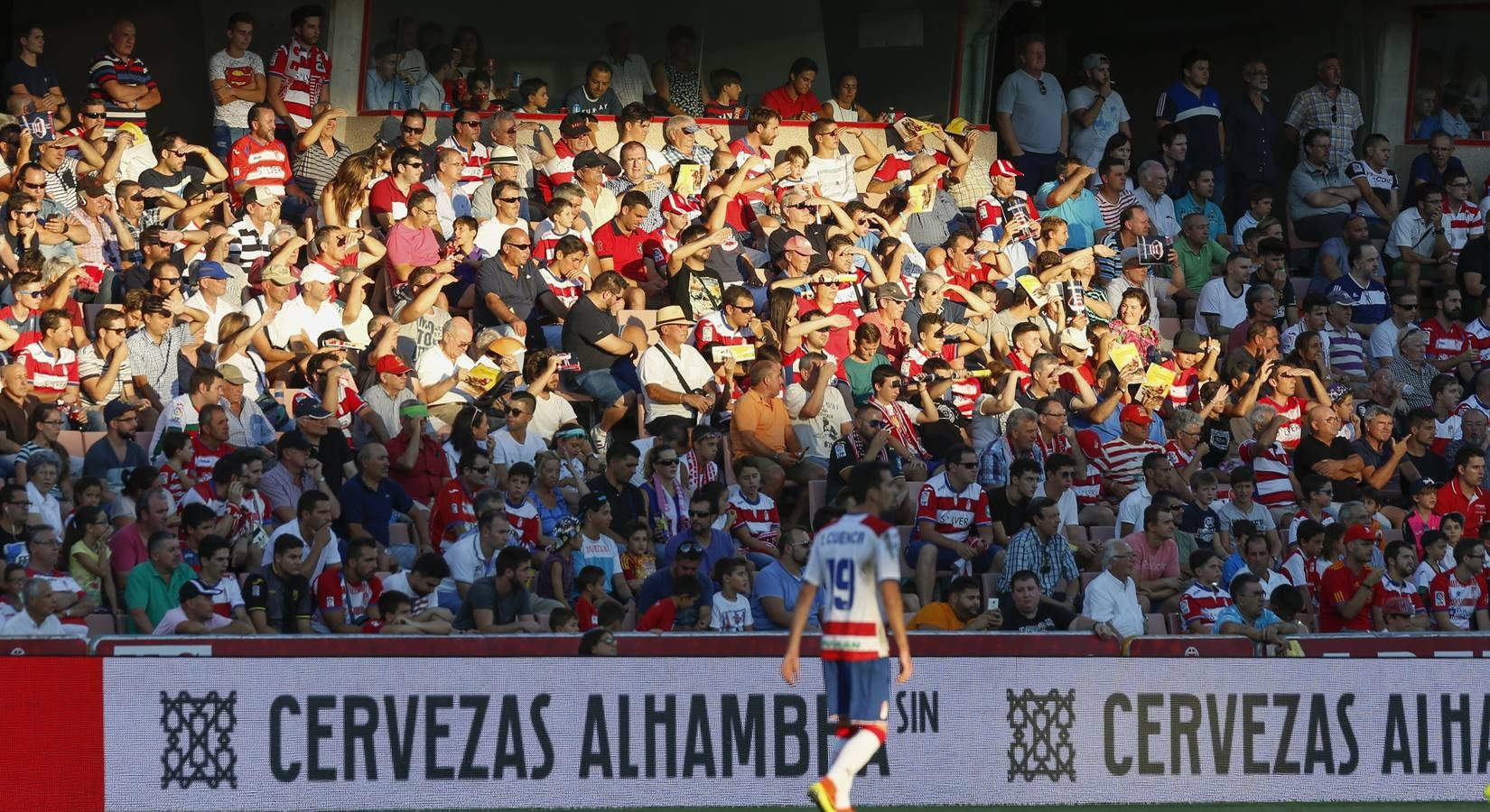 El ambiente en Los Cármenes en el primer partido de Liga