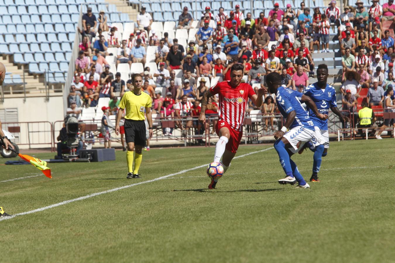 El Almería paga su fútbol espeso con derrota
