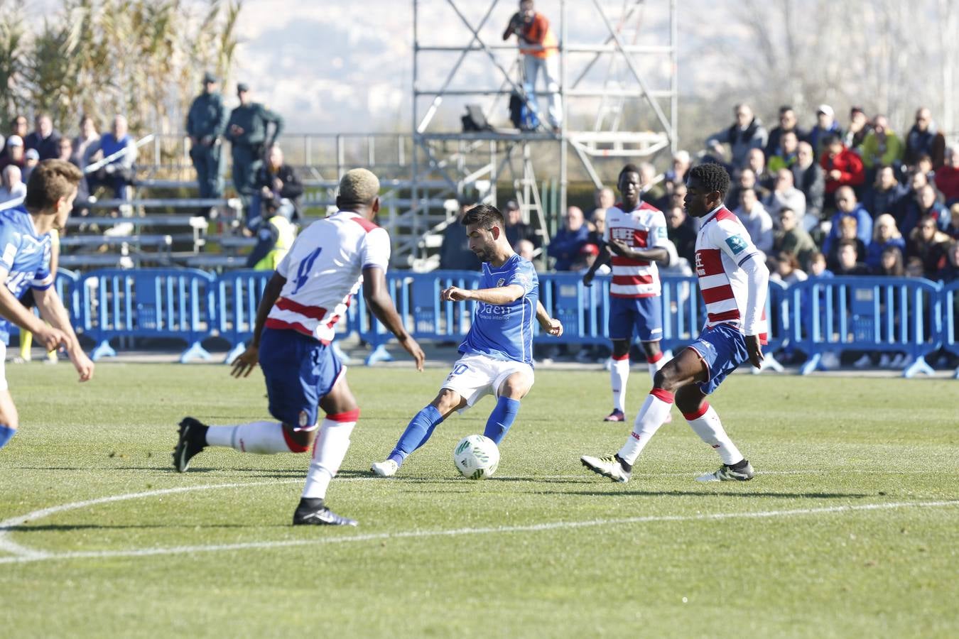 El Granada B exhibe inteligencia y pegada para aniquilar al Linares