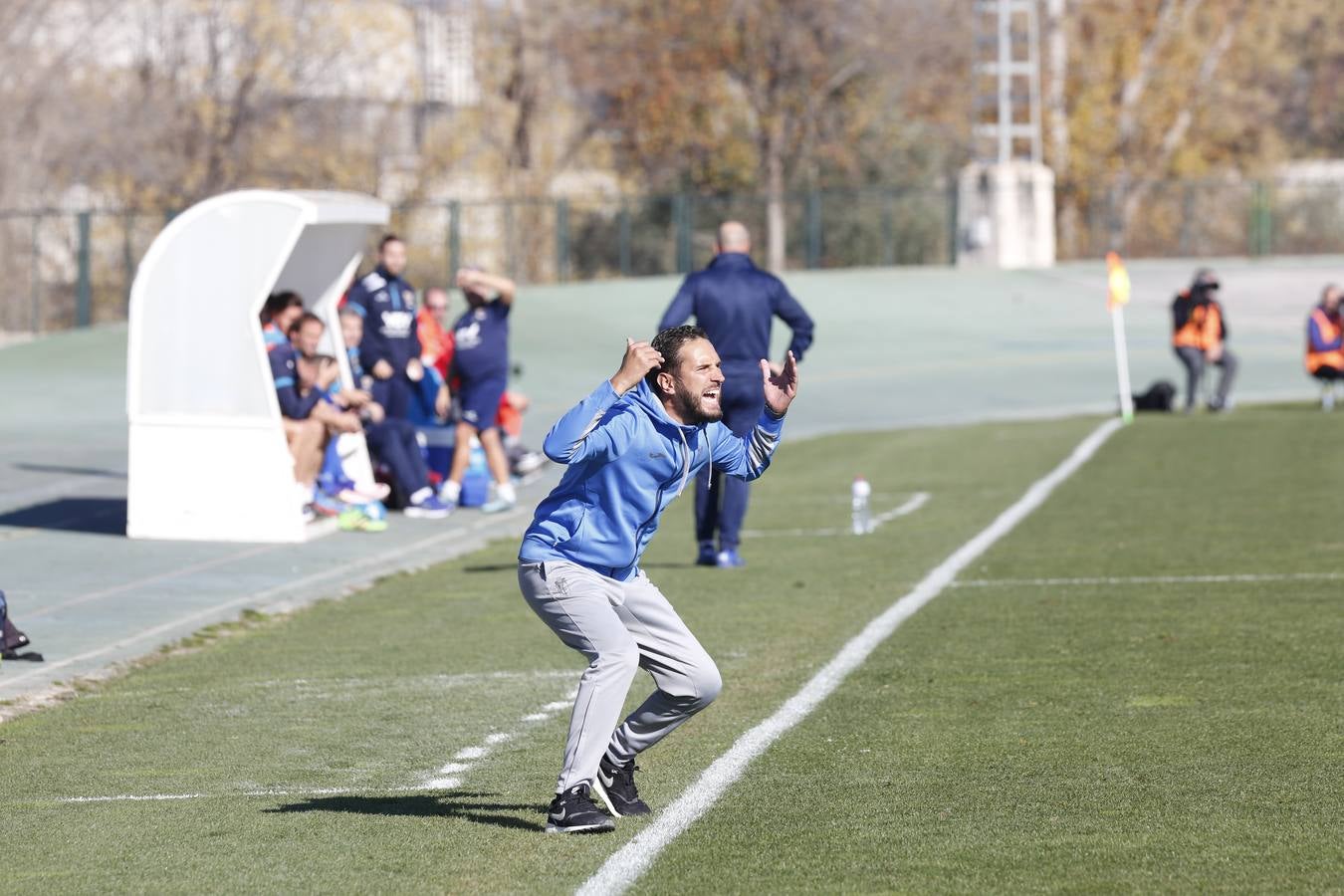 El Granada B exhibe inteligencia y pegada para aniquilar al Linares