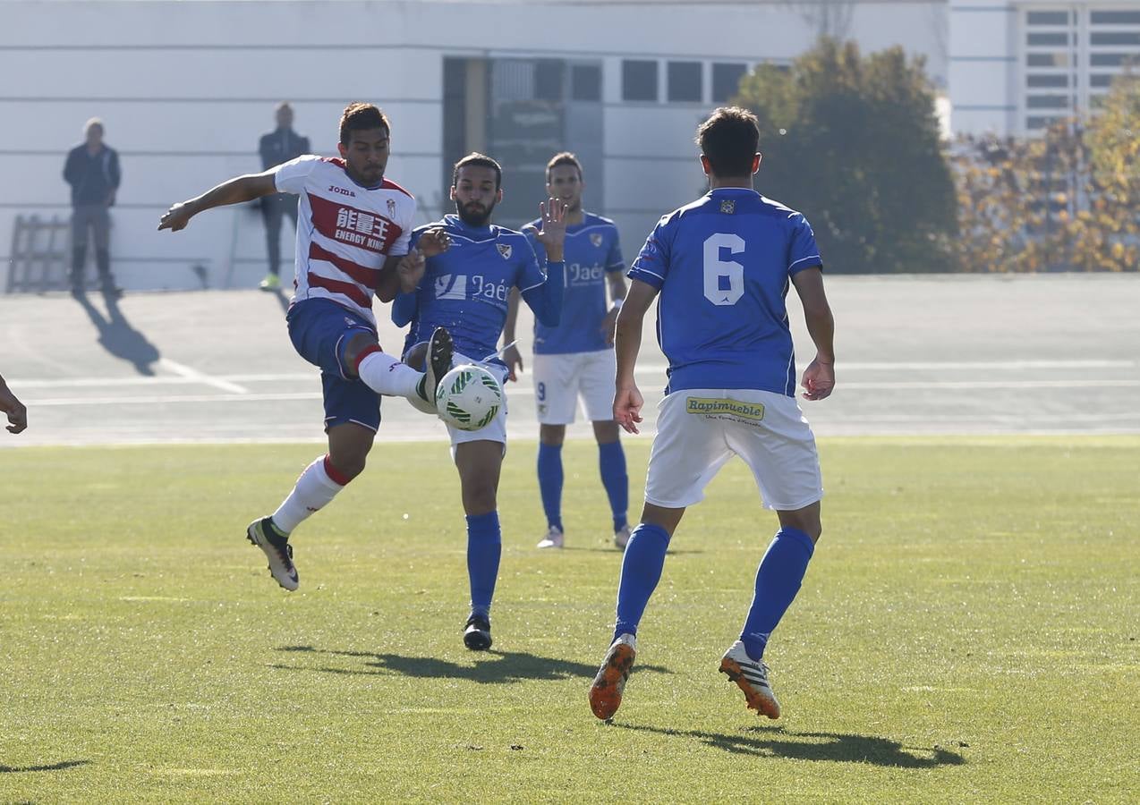 El Granada B exhibe inteligencia y pegada para aniquilar al Linares