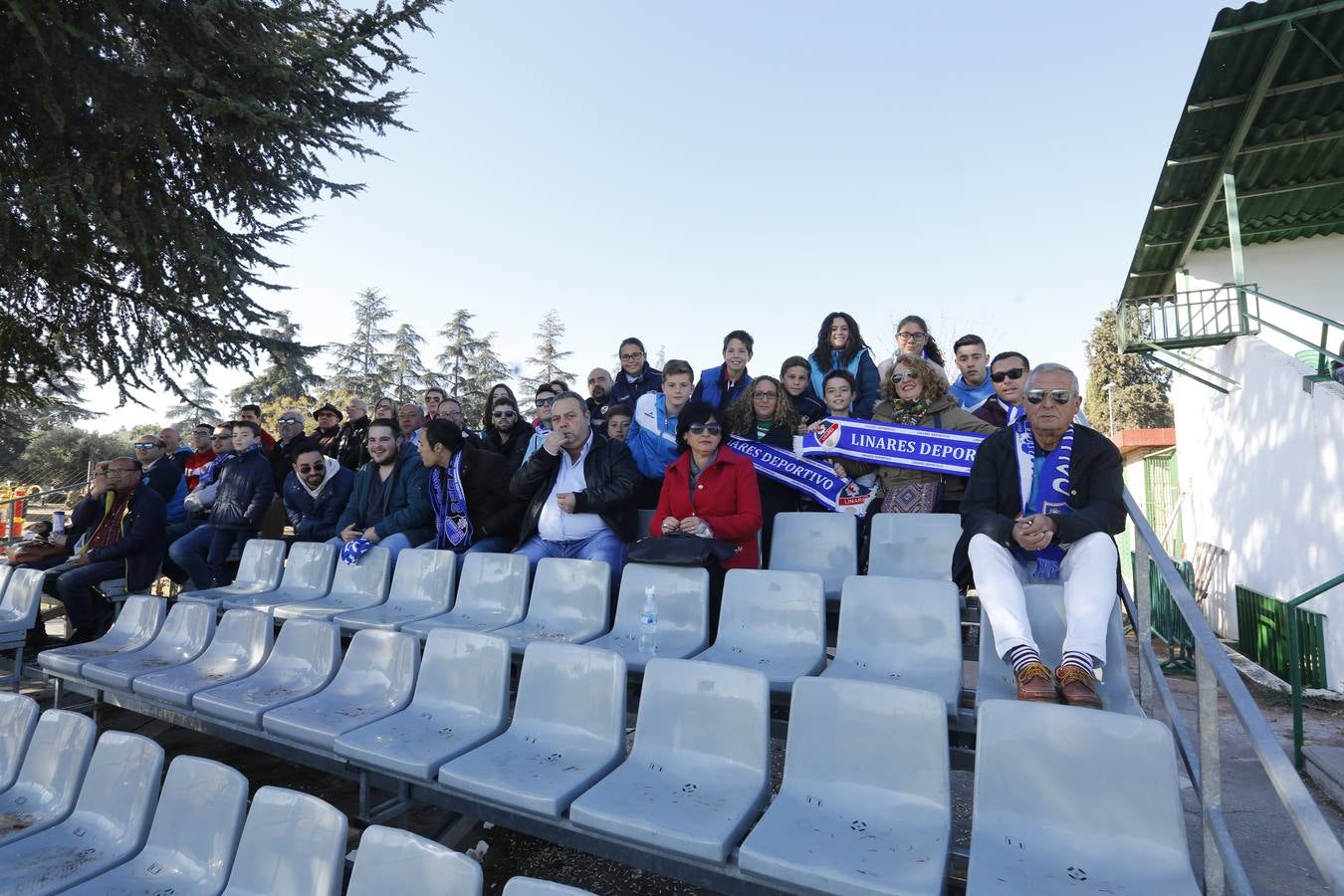 El Granada B exhibe inteligencia y pegada para aniquilar al Linares