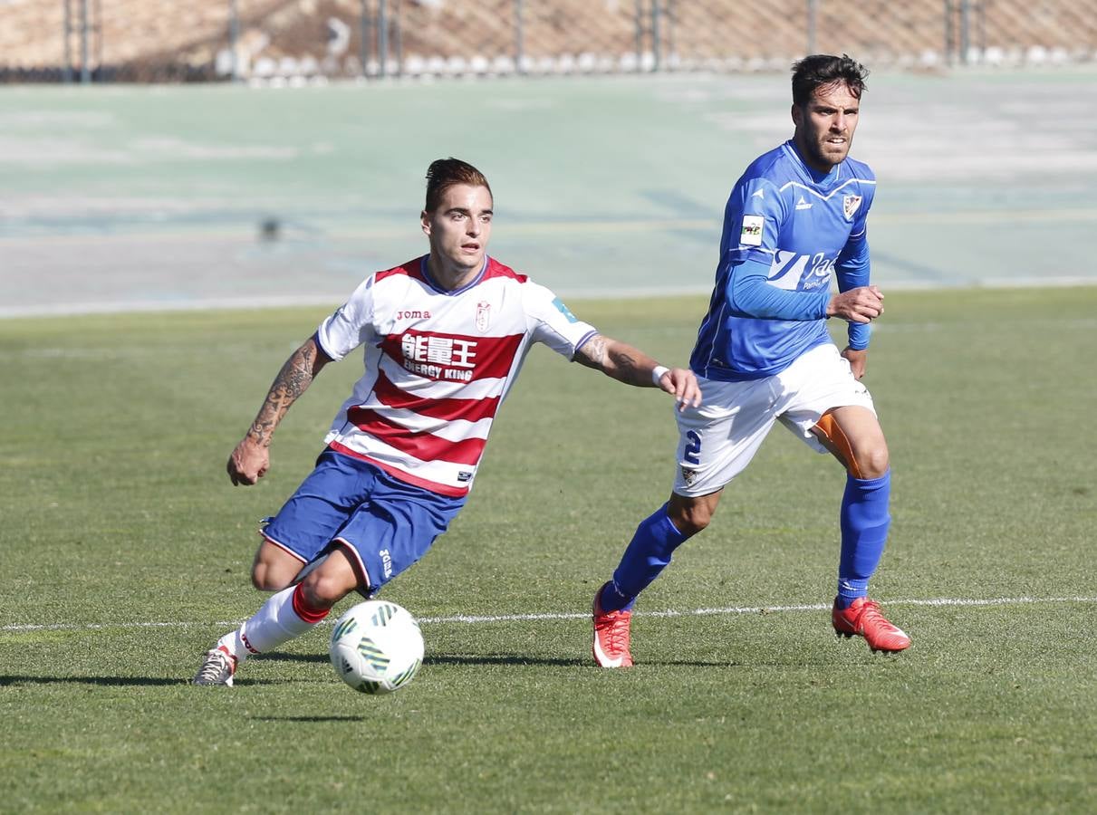 El Granada B exhibe inteligencia y pegada para aniquilar al Linares