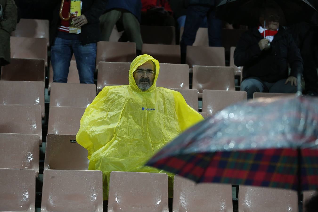La afición aguantó el chaparrón