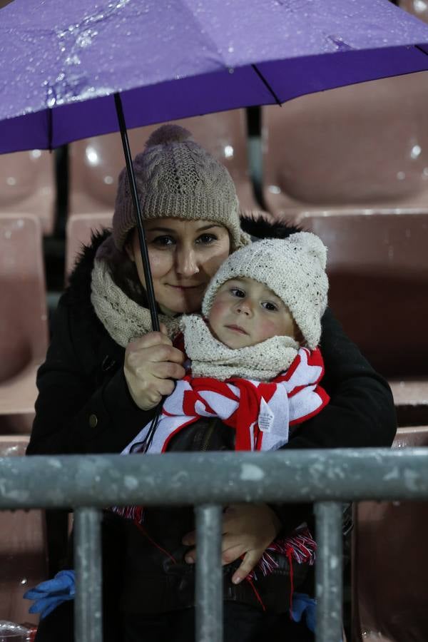 La afición aguantó el chaparrón