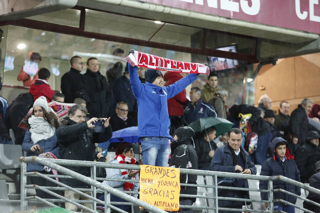 La afición aguantó el chaparrón
