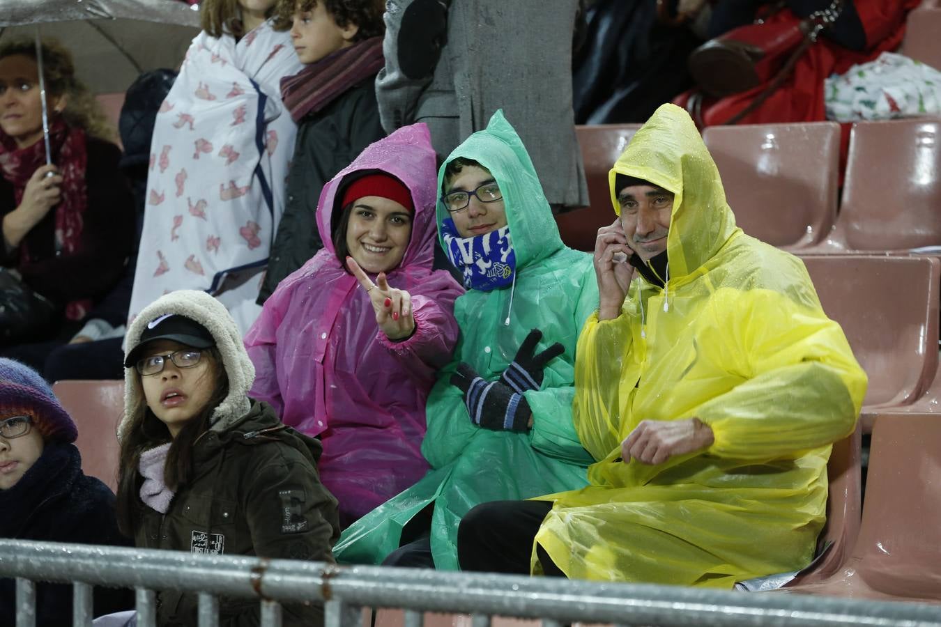 La afición aguantó el chaparrón