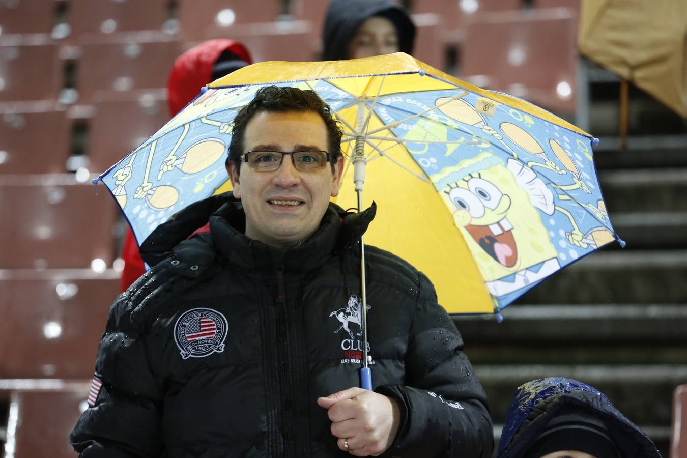 La afición aguantó el chaparrón