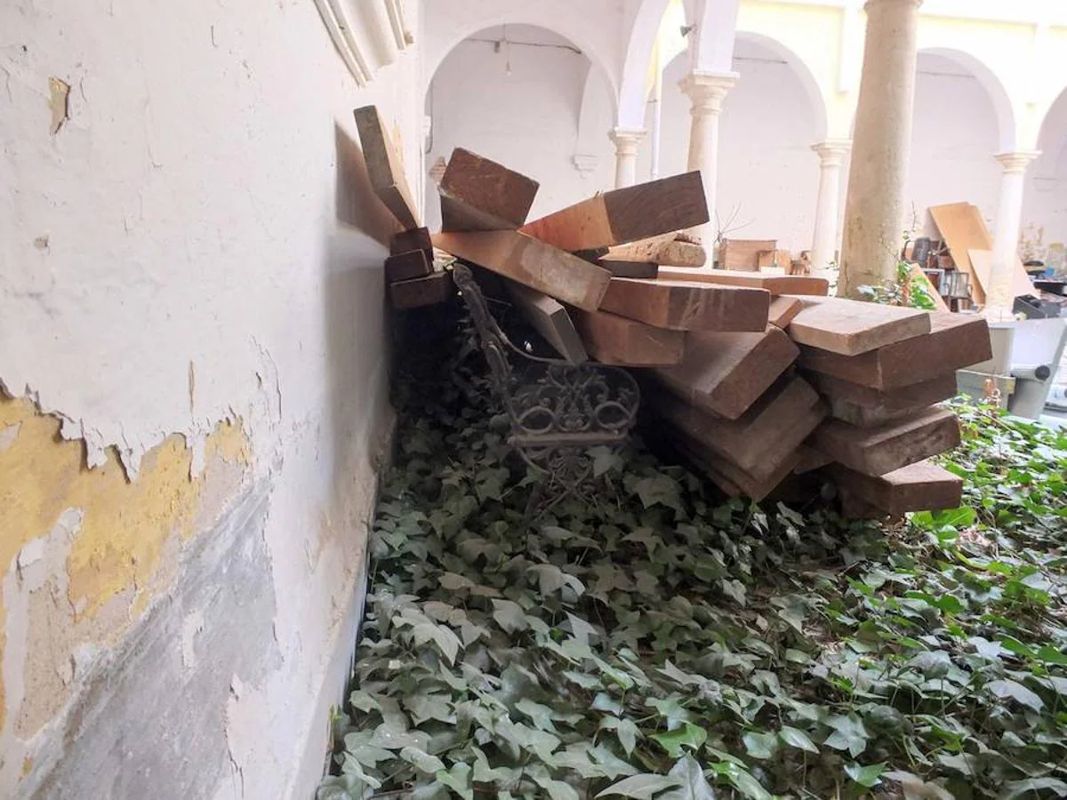 Los vándalos expolian el edificio del antiguo Seminario Menor de Guadix